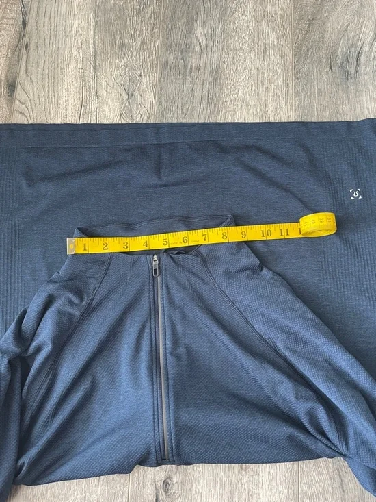 lululemon athletica Men's Navy Long-Sleeve Performance Top - Picture 9 of 10